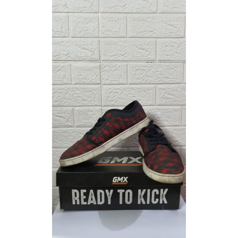 PL Sepatu Sneakers GMX Merah Hitam Cowok