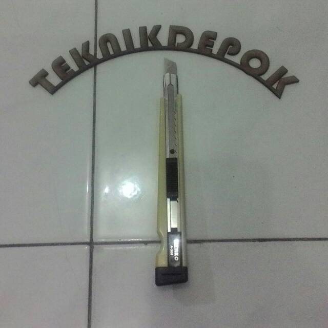 

Pisau cutter A-300 pisau potong pisau kater working cutter kenko