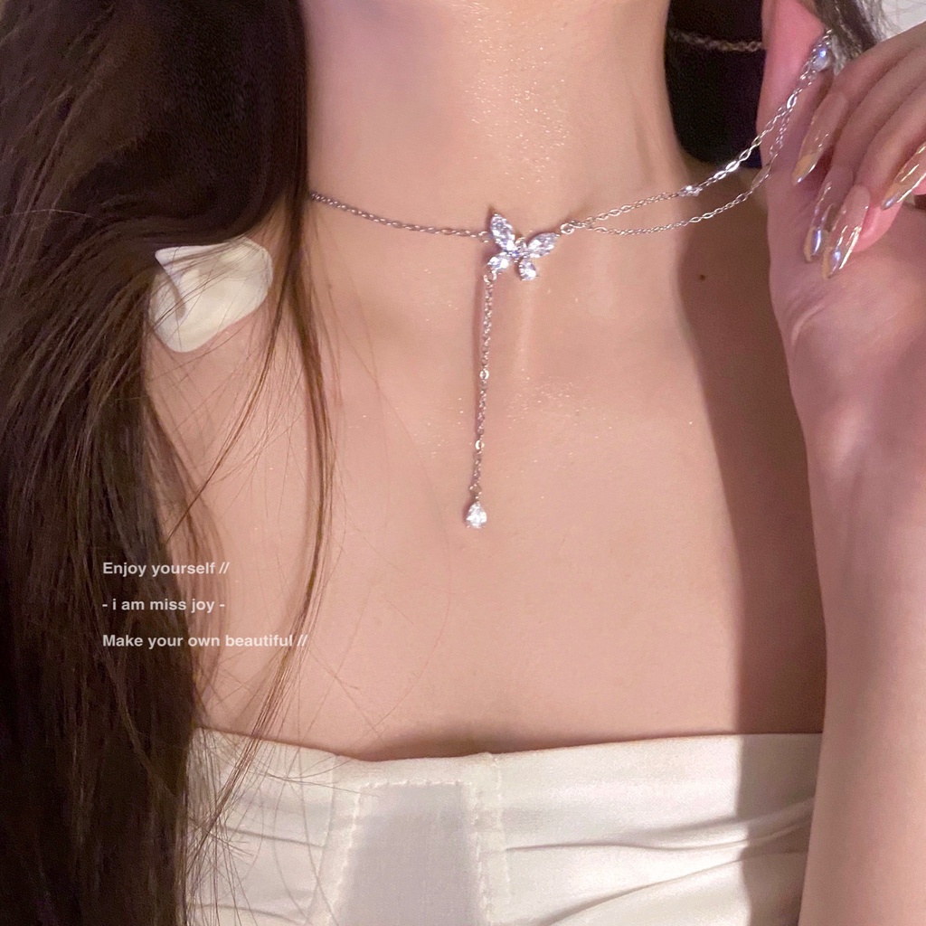 Kalung Rantai Choker Liontin Kupu-Kupu Hias Kristal Warna Silver Untuk Wanita