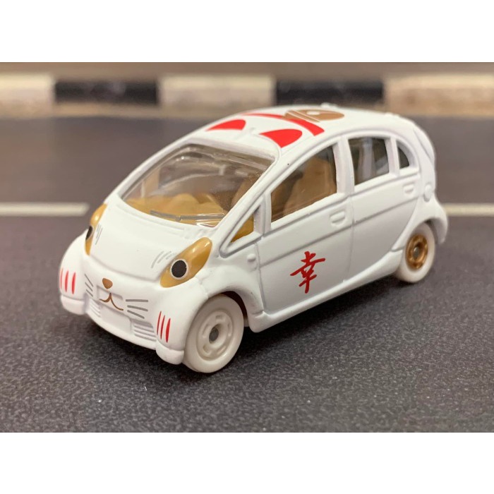 2014 Lucky Tomica Good Luck Charm Maneki Neko- Mitsubishi i-MiEV White