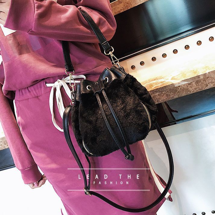 Tas Serut Hangout Fashion Elegan Import - TB285963