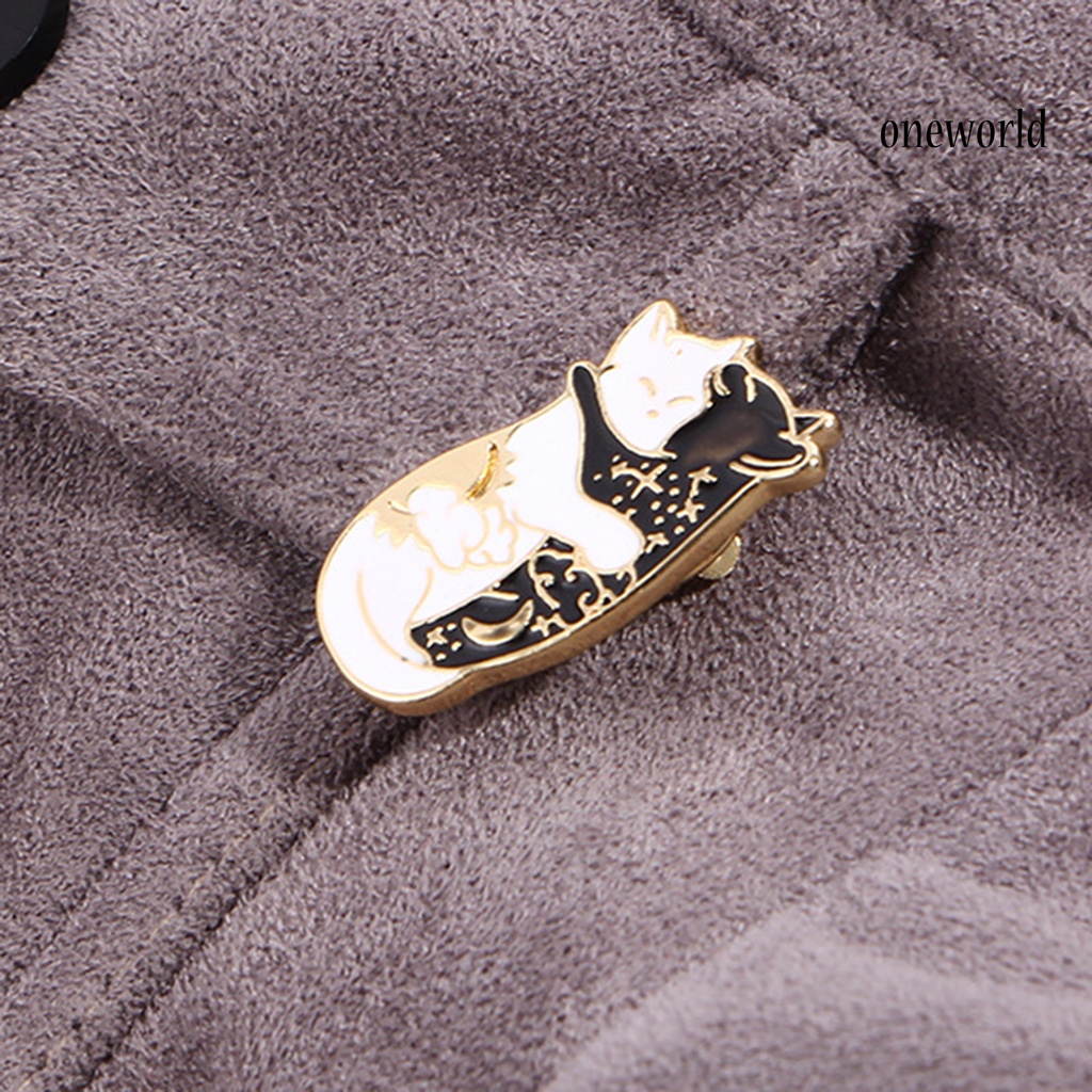 OW@ Brooch Black White Hugging Cats Enamel Alloy Denim Jacket Collar Badge Brooch Pin for Clothes Collar