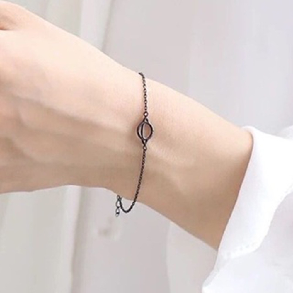 Gelang Bangle Adjustable Bahan Metal Warna Hitam Gaya Gothic Vintage Punk Untuk Wanita