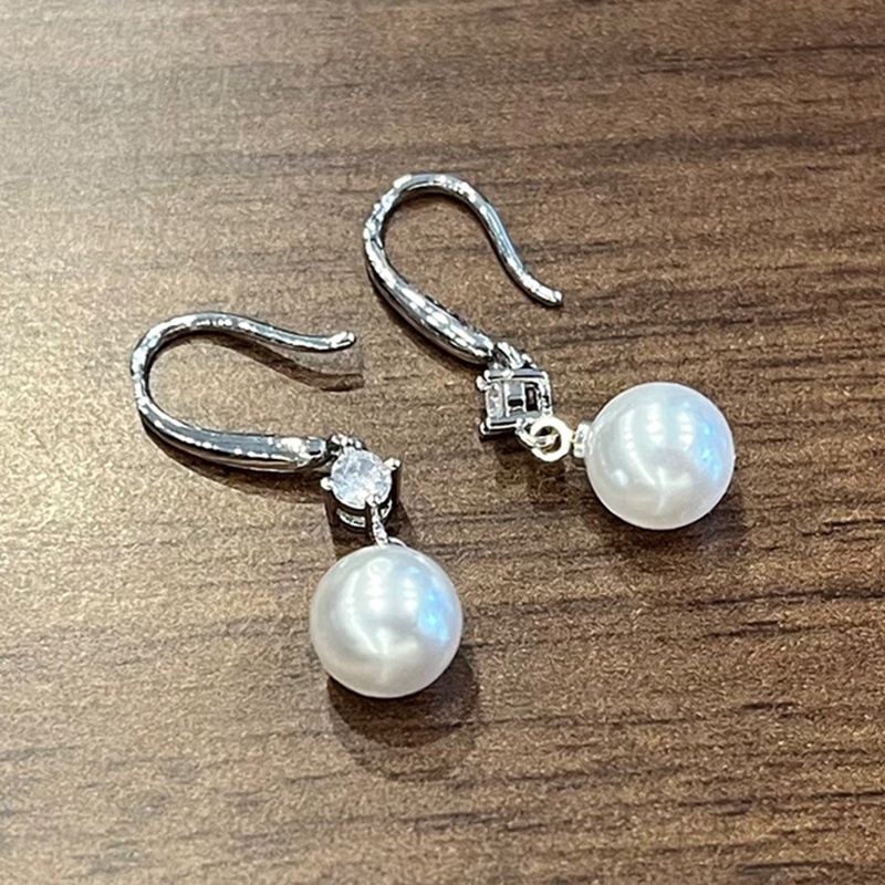 Anting Juntai Bentuk Bulat Aksen Mutiara Imitasi Warna Silver Untuk Wanita