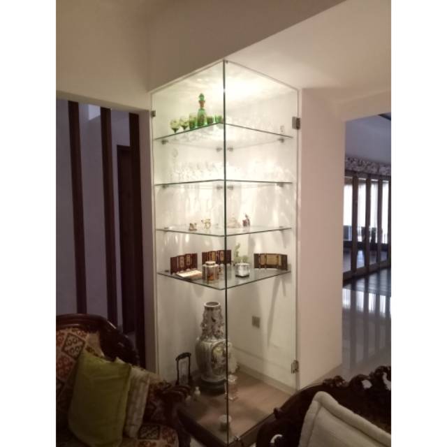 Lemari kaca display
