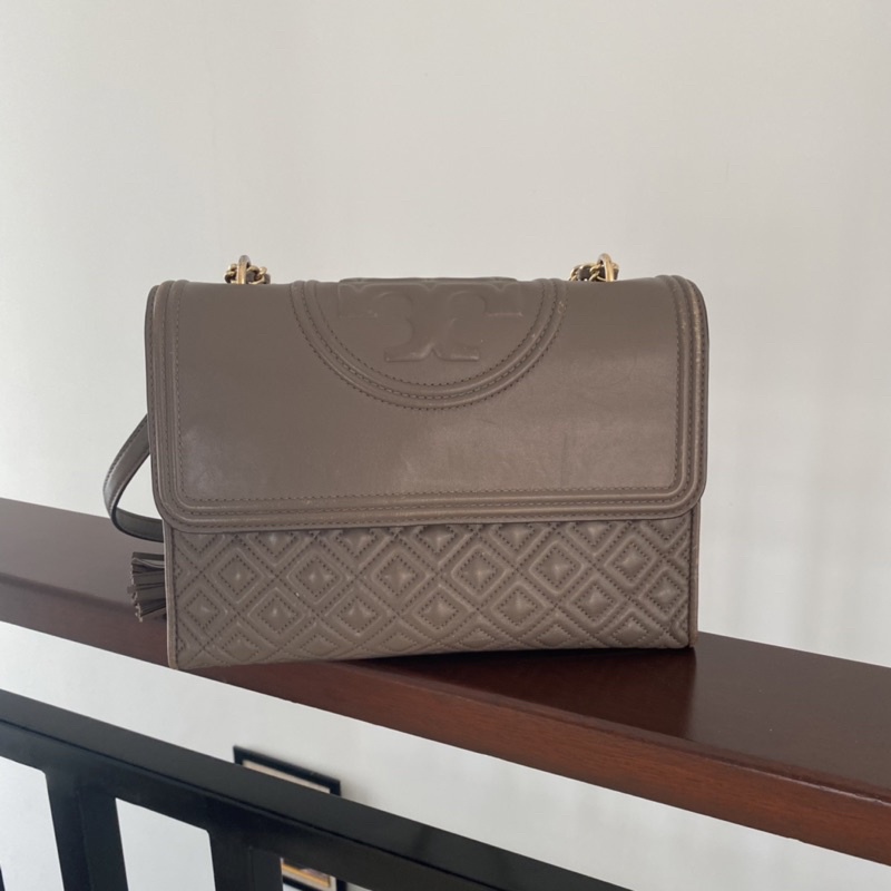 Tory Burch Fleming Medium in Silver Maple | Tas Wanita