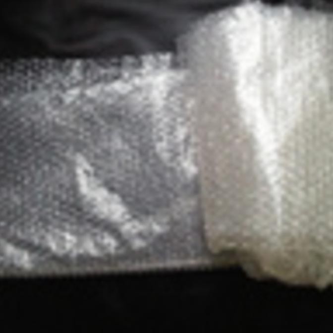 

PLASTIK BUBBLE (BUBBLE WRAP) UNTUK PACKING TAMBAHAN