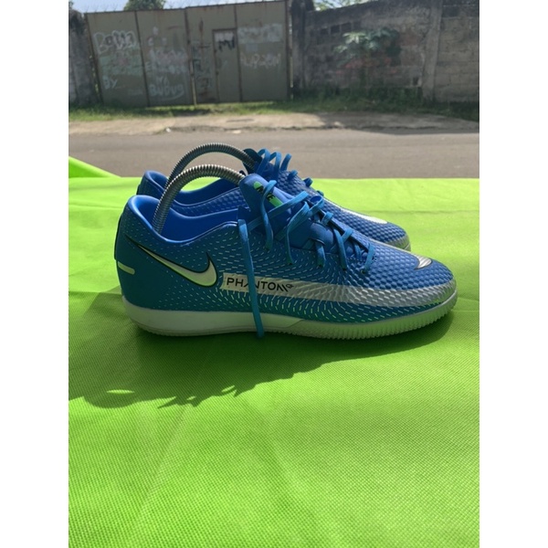 Sepatu futsal Nike Phantom GT Academy