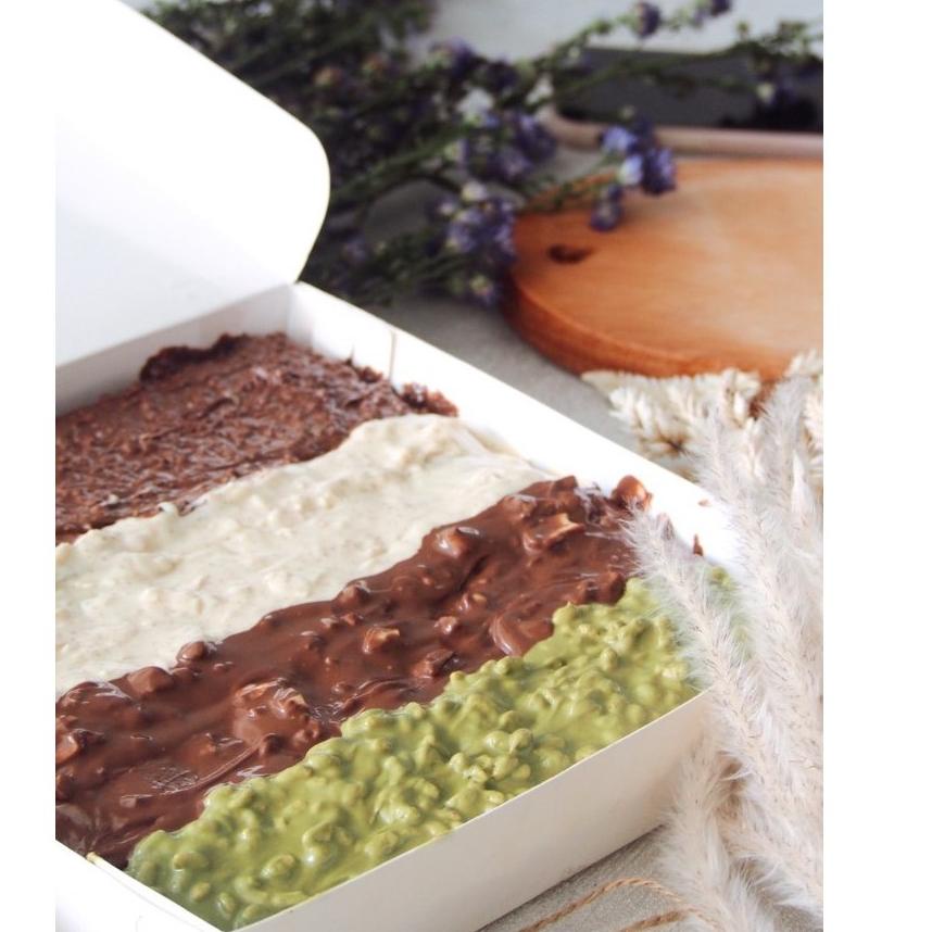 

TERBARU Mbun Brownies Panggang Mix Topping Ukr 22x22 new