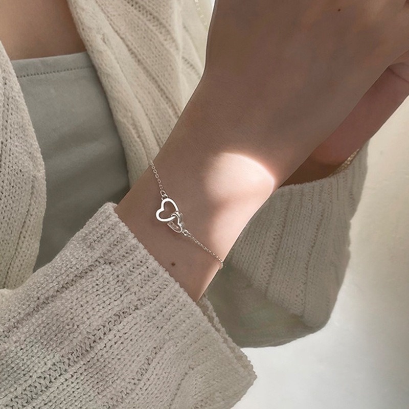 We Flower Gelang Bentuk Hati Model Hollow Warna Silver Untuk Wanita