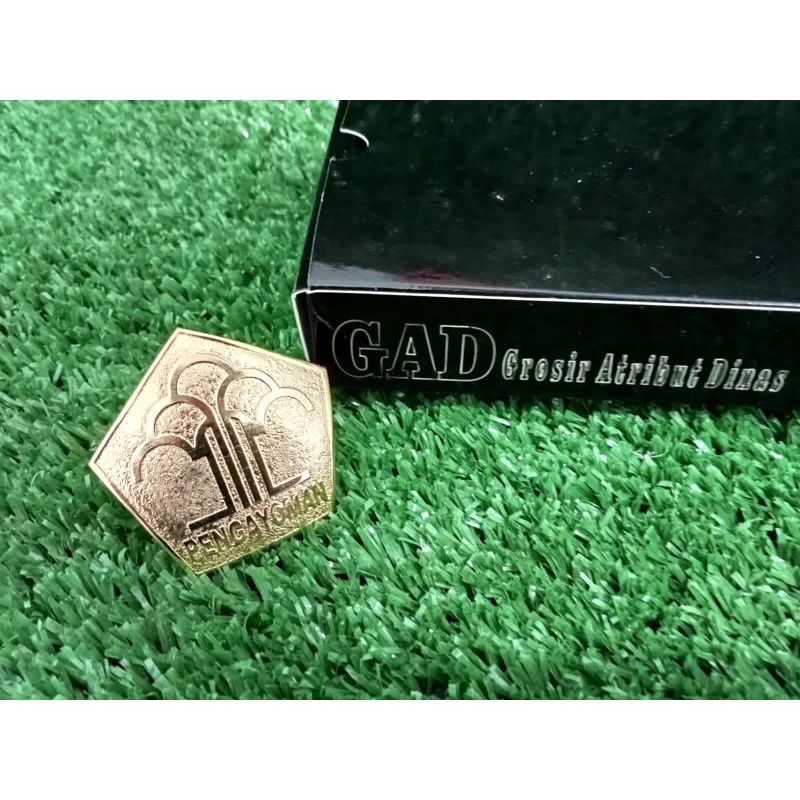 Pin Bipakmut kuningan