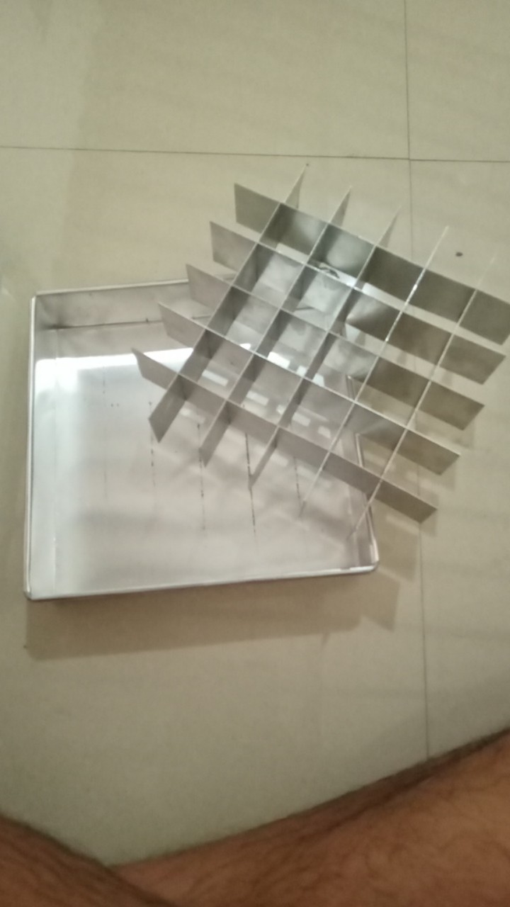 Loyang Bronis Sekat Uk 18x18x4 /kotak 3x3 Per Pic