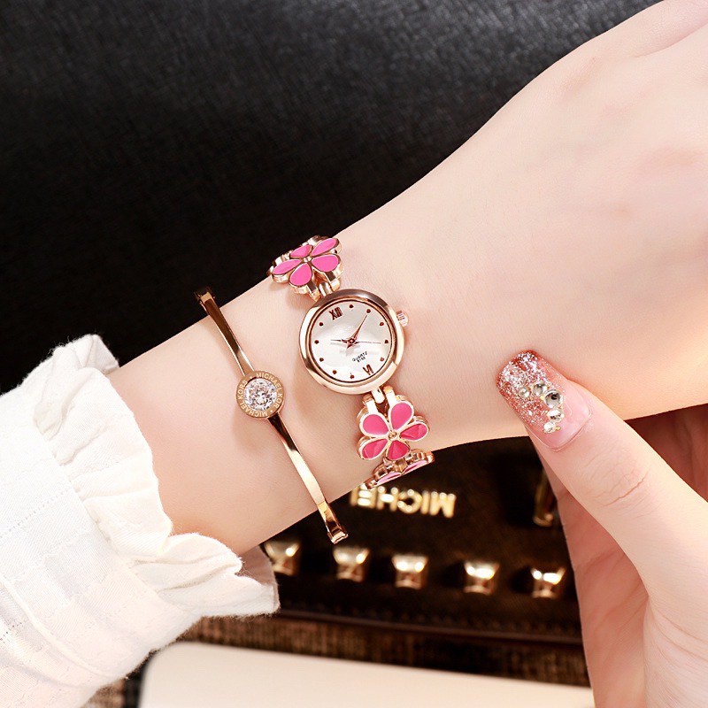 Jam Tangan Wanita Fashion Ladies Small Fresh Daisy Ladies Bracelet Watch Quartz Watch W172