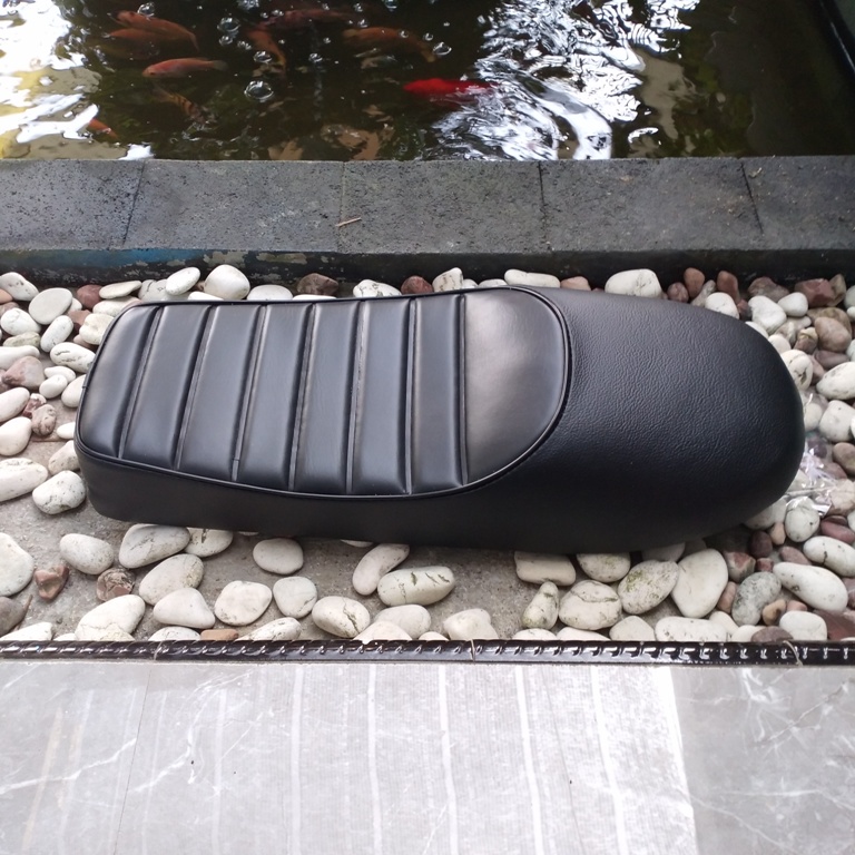 Jok motor custom japstyle alas bengkok kulit hitam lurus
