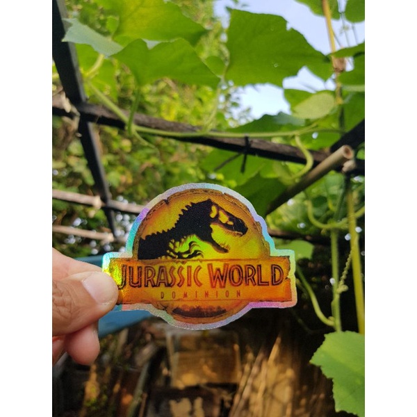 stiker hologram jurassic world dominion 8,8x6,7cm