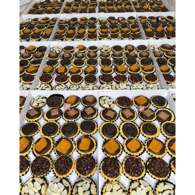 

Medium brownis pie mix medium chesee pie