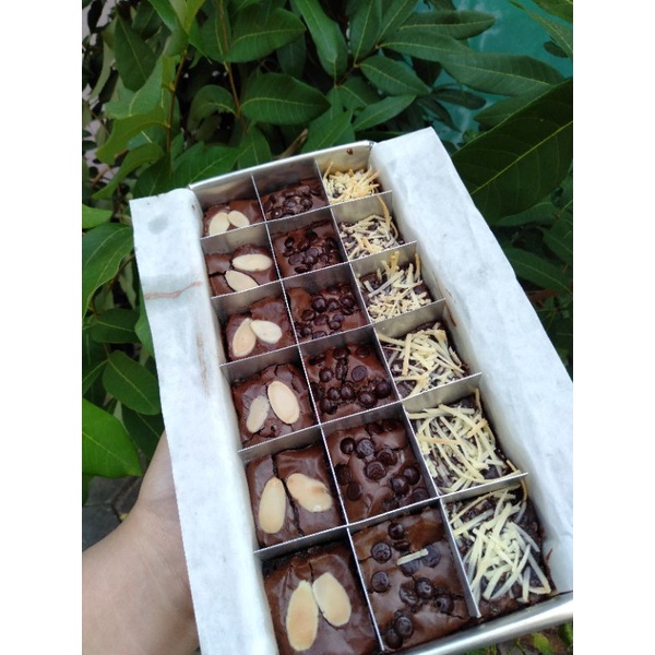 

Brownies fudgy shiny