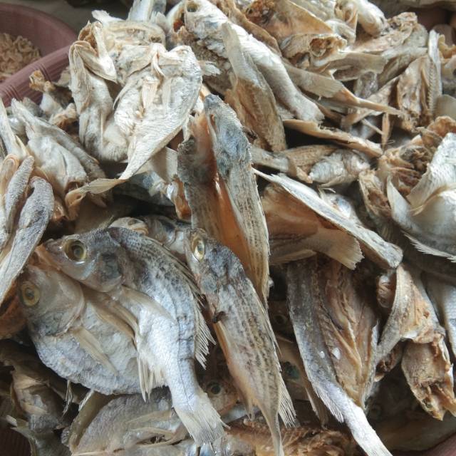 

Ikan asin belah 100gr