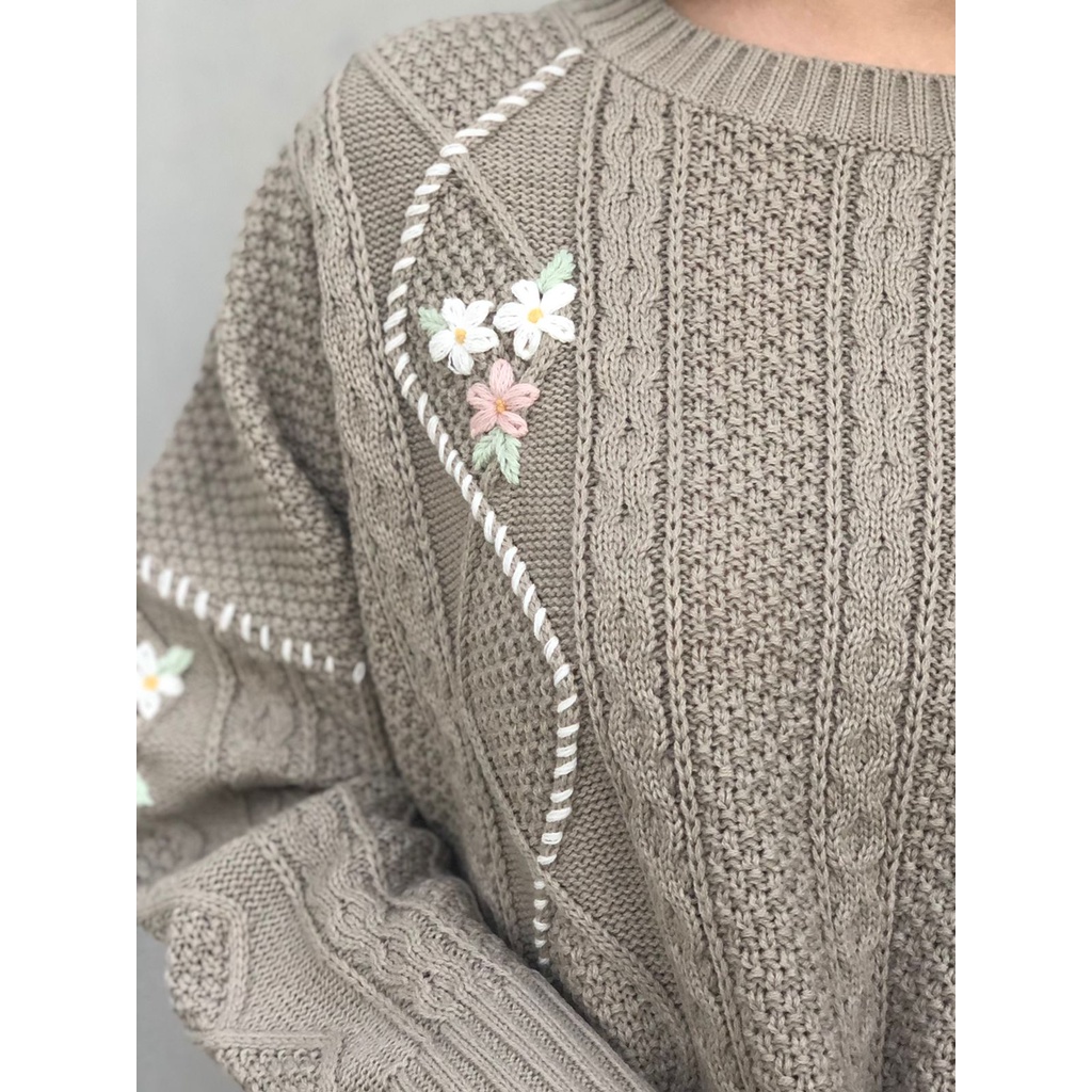 Knitme Cia Embroidery Sweater