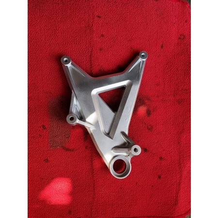 Dudukan Knalpot Arm Knalpot Vario 125 150 New Original Lostpack