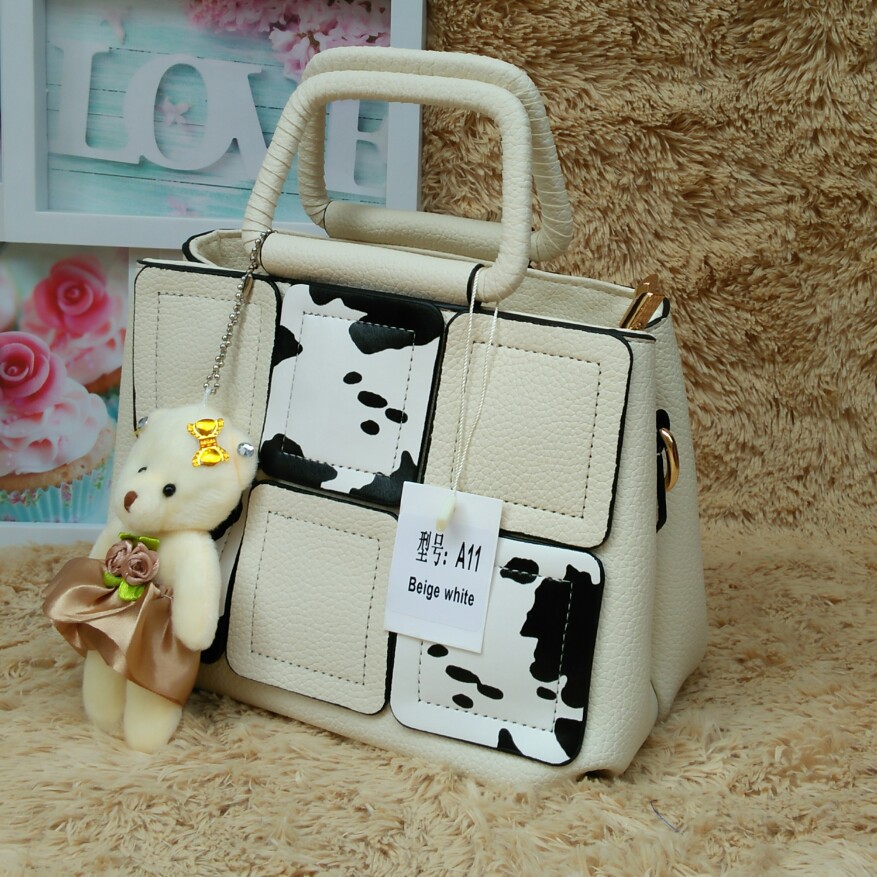 Best Seller Tas Tangan Fashion Impor Wanita Motif Sapi Mini Warna Cream Putih