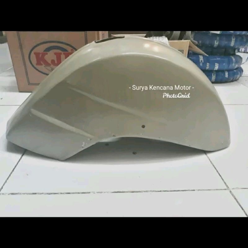 Spakbor slebor depan Vespa PX India
