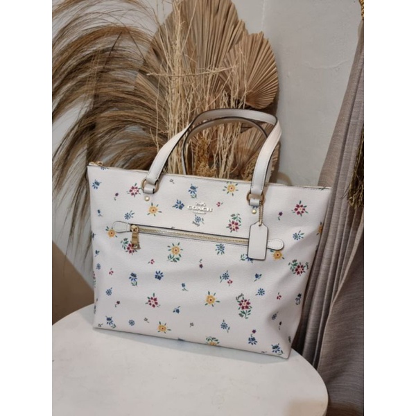 Coach Galery Tote Chalk Multi Flower