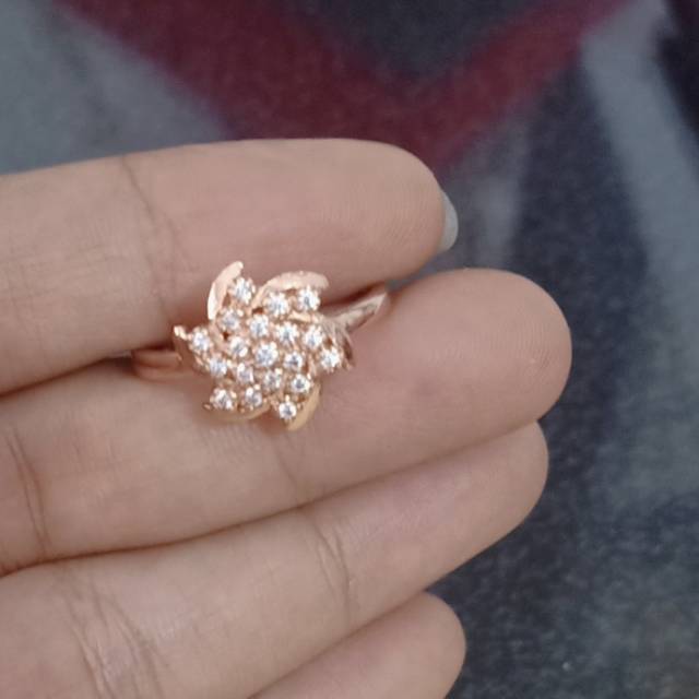Cincin model kipas replika berlian