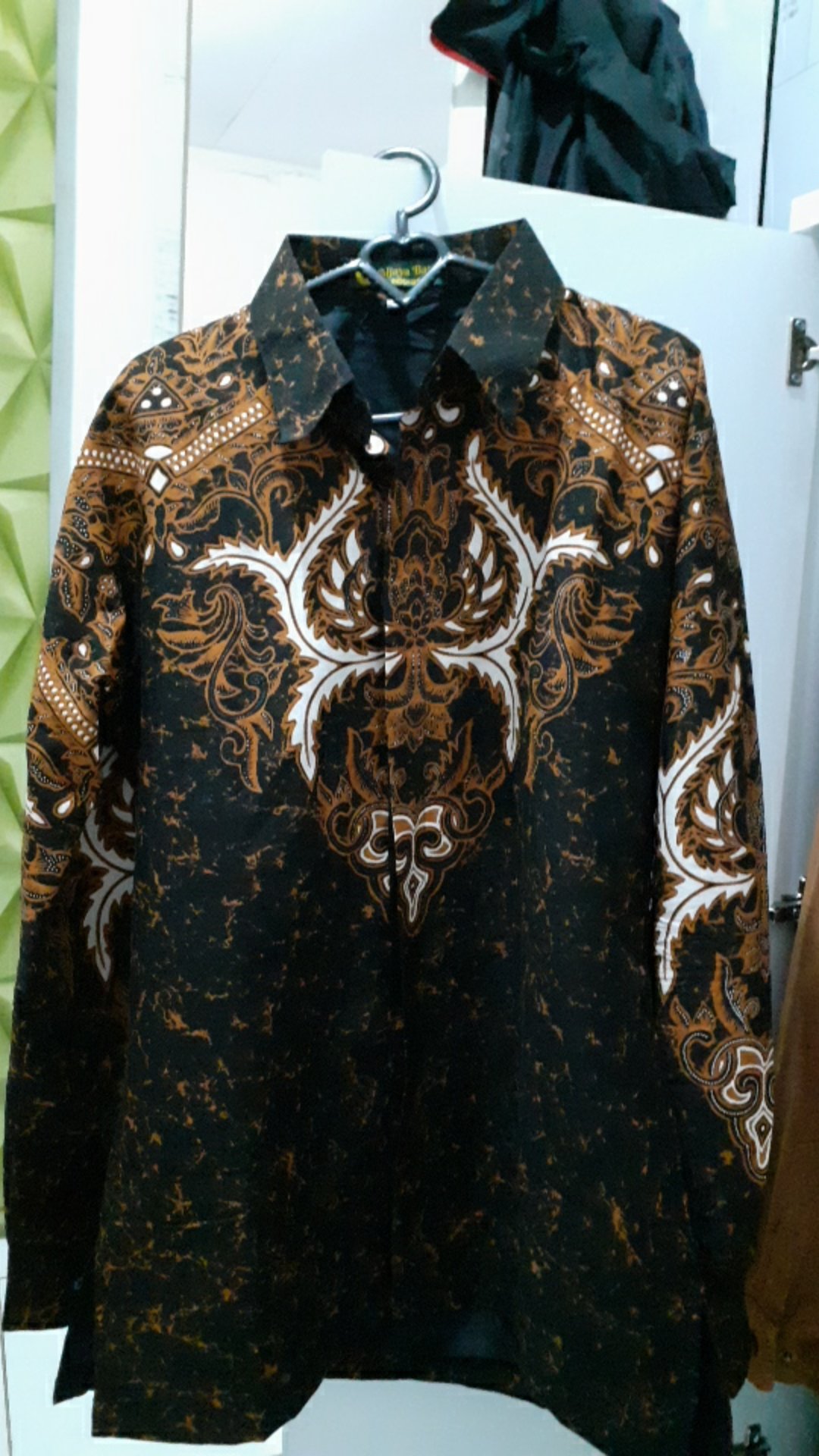 Batik Solo Kemeja Batik Pria Panjang Ajibhanu Anjani 135.000