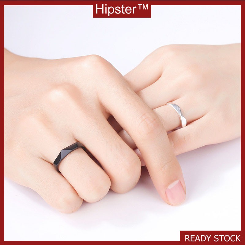 Popular Japanese and Korean Simple Geometric Glossy Diamond Black and White Men and Women Romantic Couple Rings