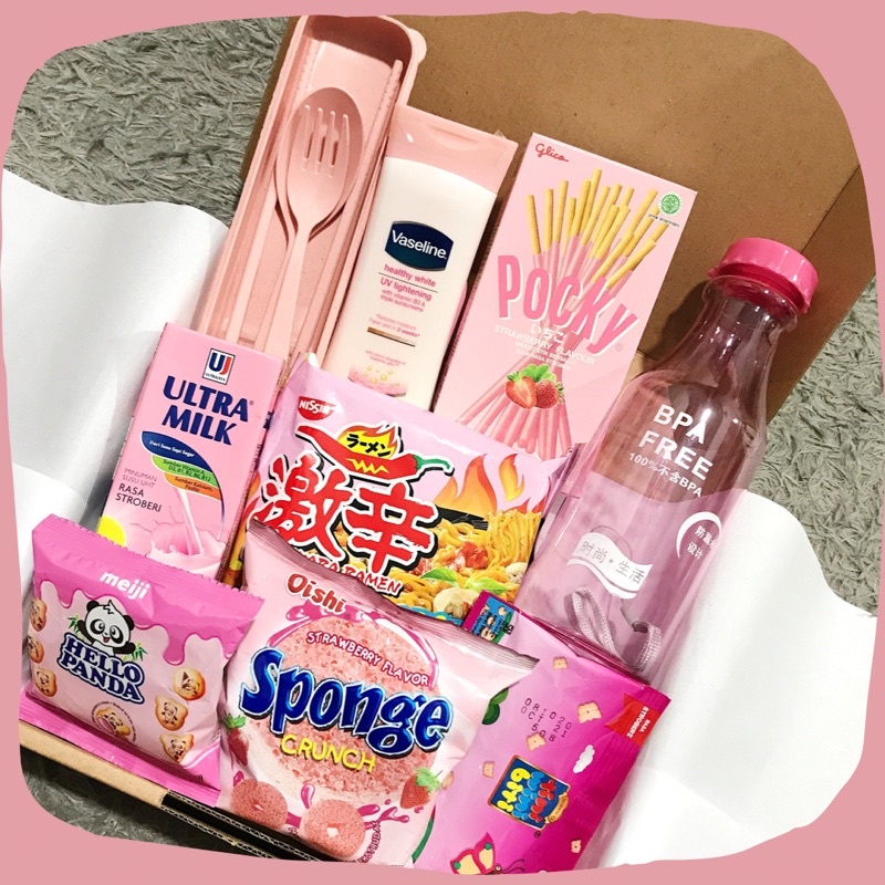 

Hampers / Snack Box / Hampers Cewek / Kado Cewe / Hampers cowok / Kado cowok / Gift box / kado ulang tahun / Hampers anniversary / Hampers wisuda / hampers lebaran / House of hampers