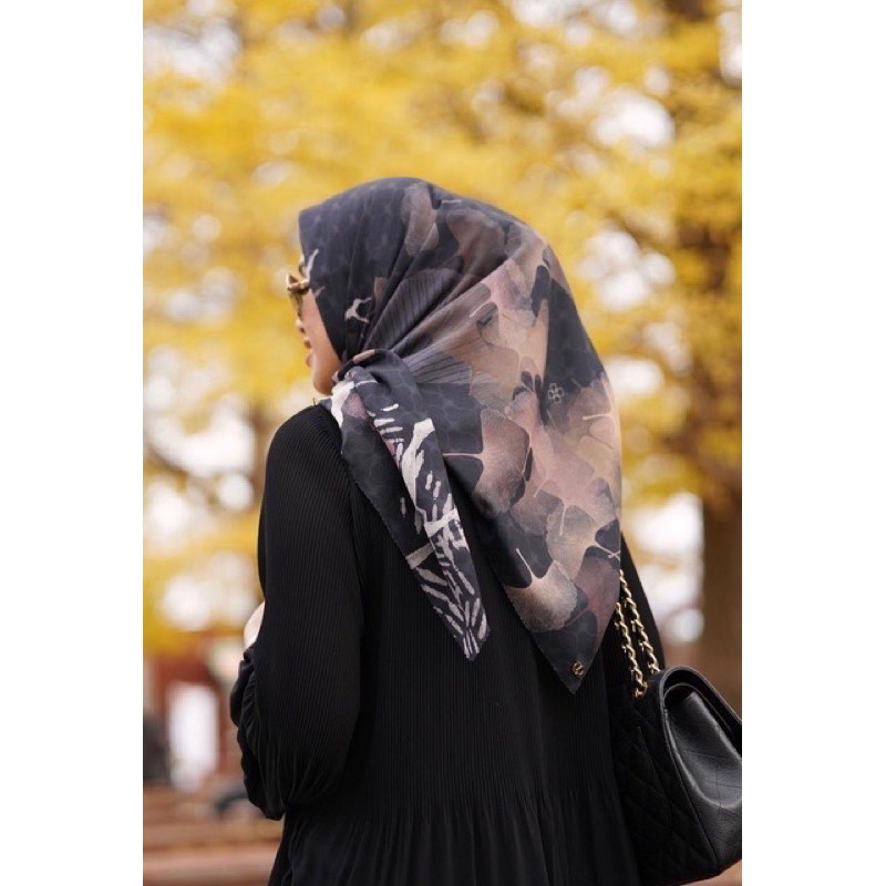 Preloved buttonscarves ginkgo series black sesame