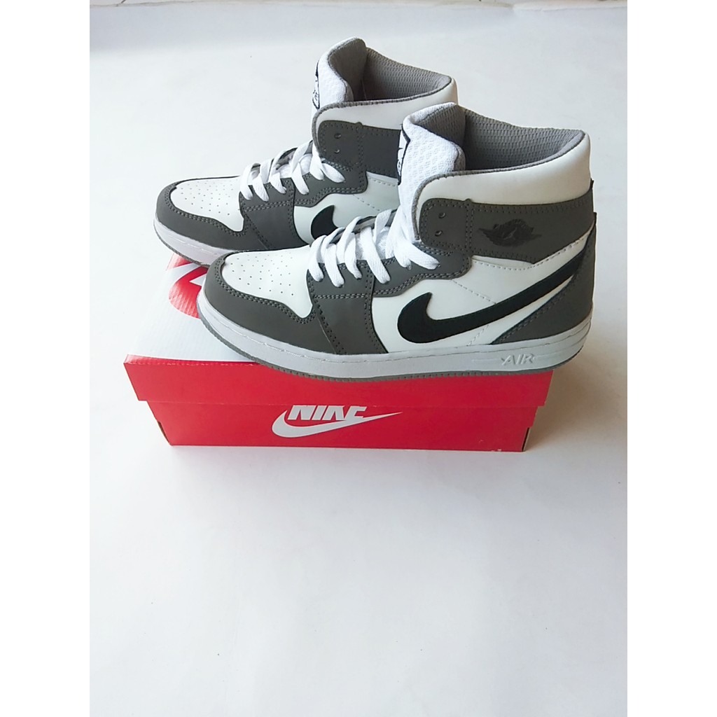 Sepatu NIKE7 JORDAN Pria dan Wanita Sepatu Sneakers NIKE7 JORDAN Warna Abu BISA COD