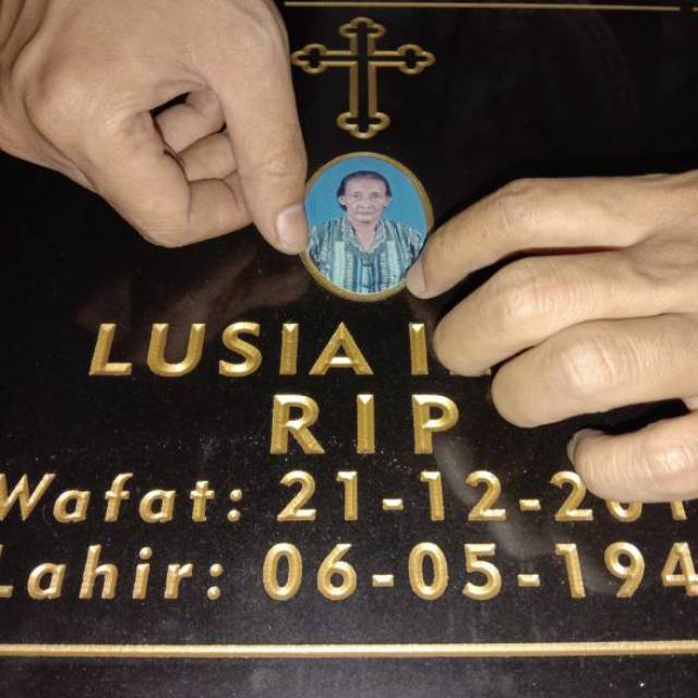 Nisan Makam Kuburan Batu Granit Marmer ukuran 40cm x 30cm. + Foto