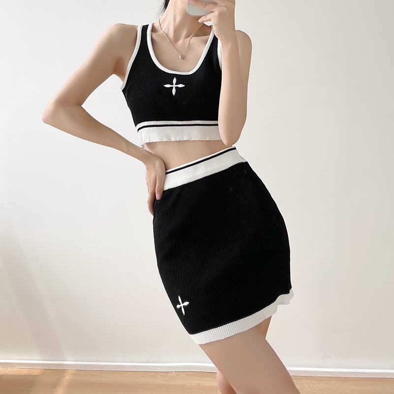 【Elegant】Korean  Ribbed Knitted Sleeveless Crop Top &amp; Skirts Sets 7474