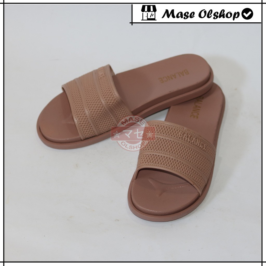 Sandal Slop Wanita Balance 958