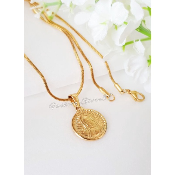 Kalung Liontin Bunda Maria Titanium gold silver Fashion Impor Rohani Bunda Maria Diameter 17mm