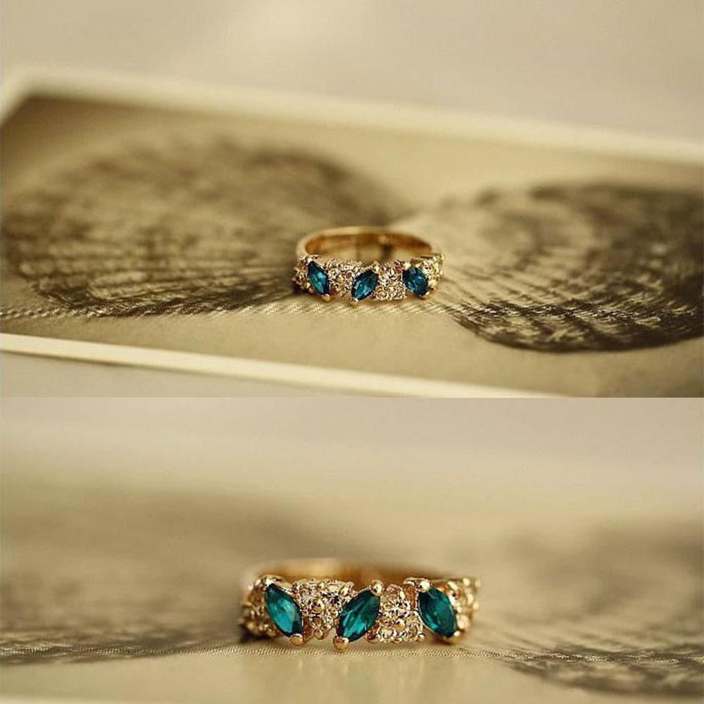 Cincin Bentuk Nanas Aksen Berlian Imitasi Gaya Vintage Untuk Wanita