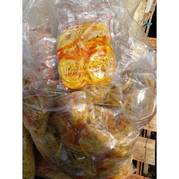 

KERUPUK MIE GORENG MENTAH 250 gr