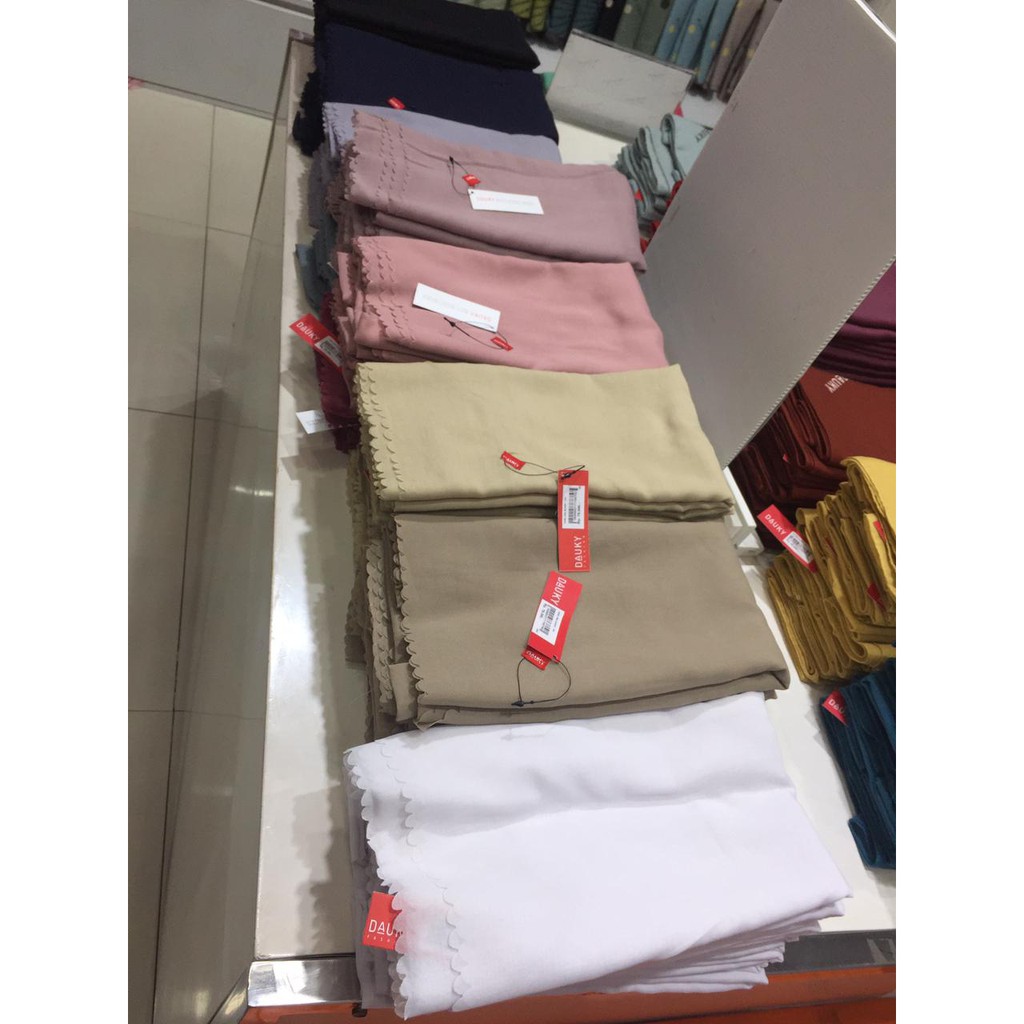scarf dauky jilbab segi empat lasser cut dauky / ADELYNA SCARF DAUKY