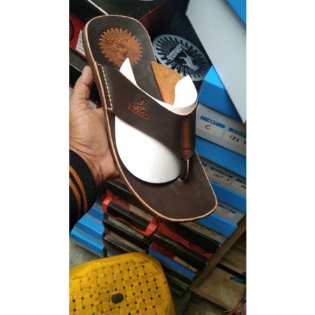 SANDAL KULIT ASLI UNTUK PRIA BERKUALITAS TINGGI