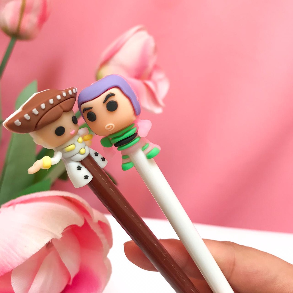 

PEN KARAKTER TOY STORY BUZZ LIGHTYEAR JESSIE PULPEN GEL MURAH LUCU BISA COD -IVN264