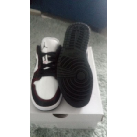 SEPATU NIKE IMPORT ORI WMNS JORDAN 1 LOW SE UTL