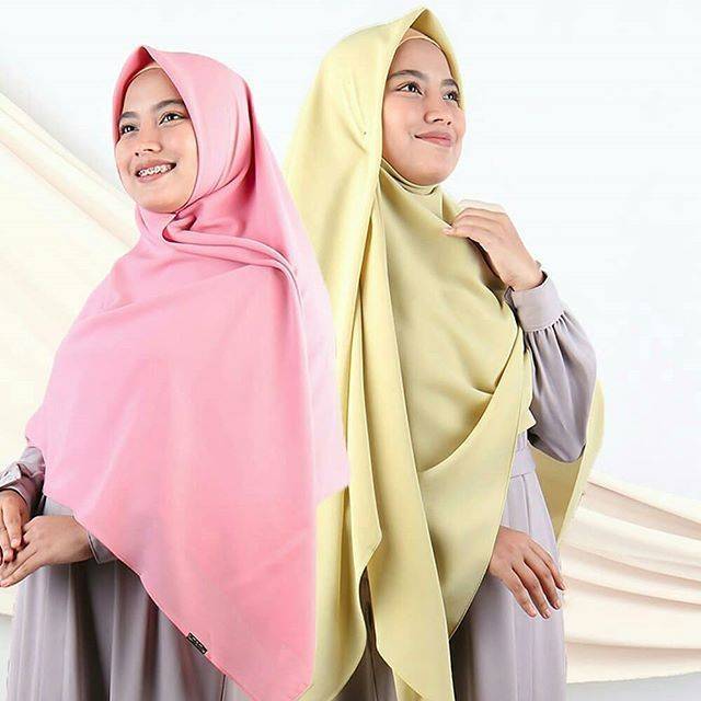 Umama Crepe Syar'i jilbab segi empat Jumbo by Umama Scarf hijab square