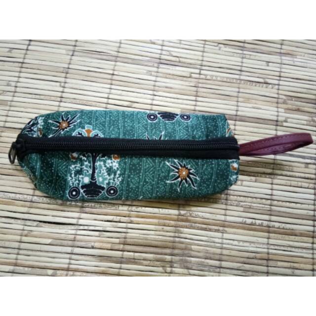

Kotak pensil kain motif kalimantan