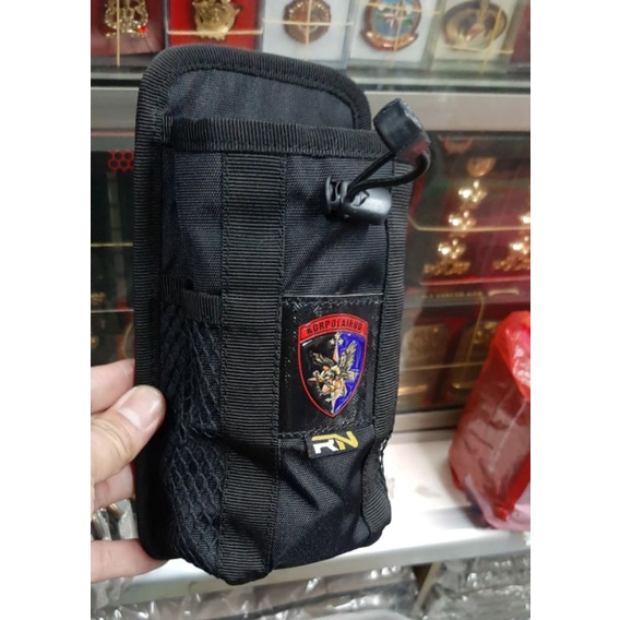 Sarung baret Airud warna hitam