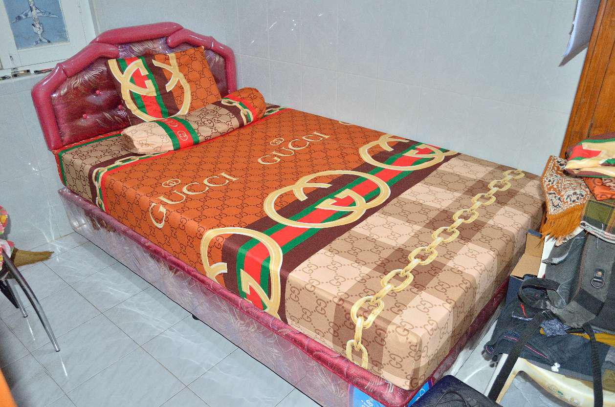 Sprei Kasur Motif Karakter Dewasa Tebal 10, 15, 20, 25, 30 Cm Uk King Queen & Single