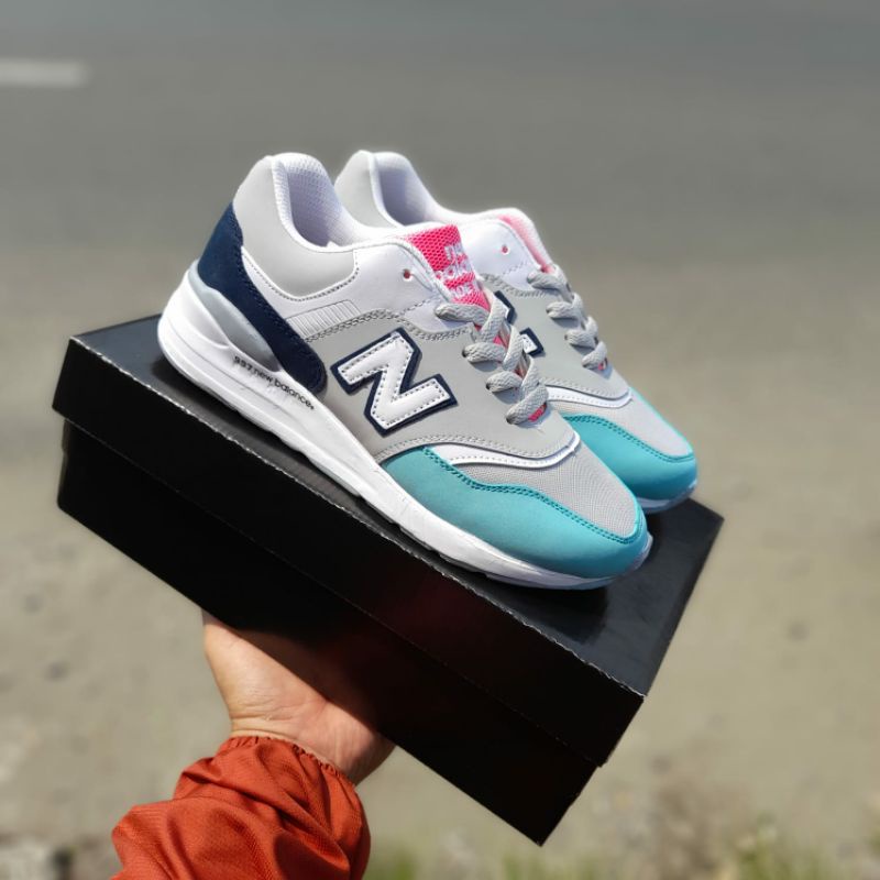 Sepatu wanita New Balance 997 , Sepatu sneakers wanita , sepatu olahraga wanita
