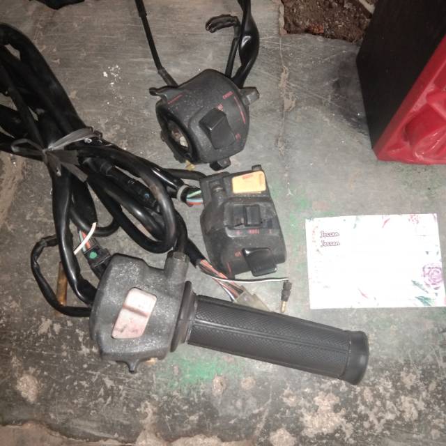 Saklar kanan kiri tiger revo