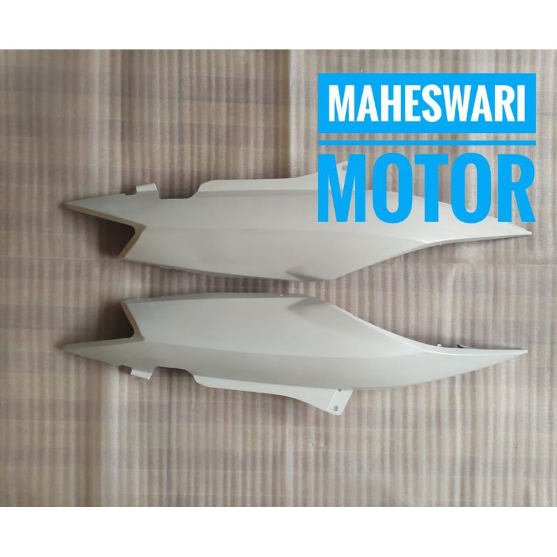 Cover Body Belakang Yamaha Mio Soul Lama Putih.